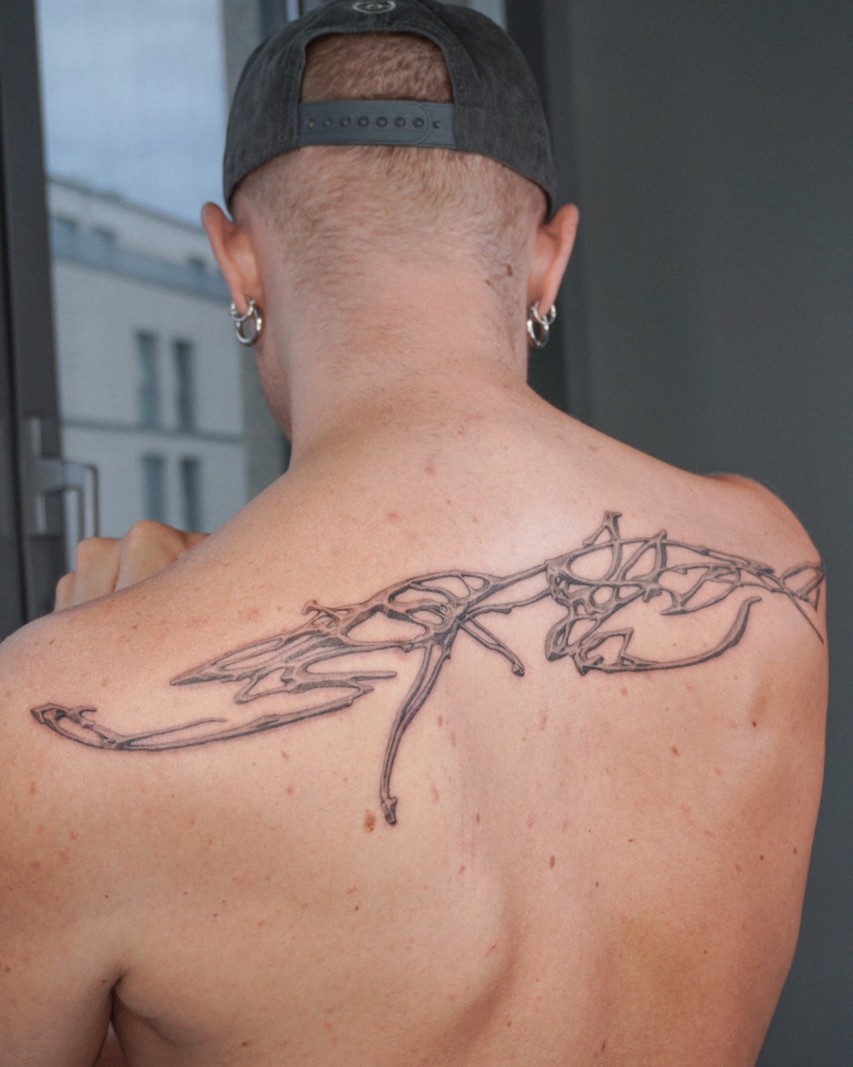 Fine Line Figurative T06 - f_1786917071564_4n2g.jpg